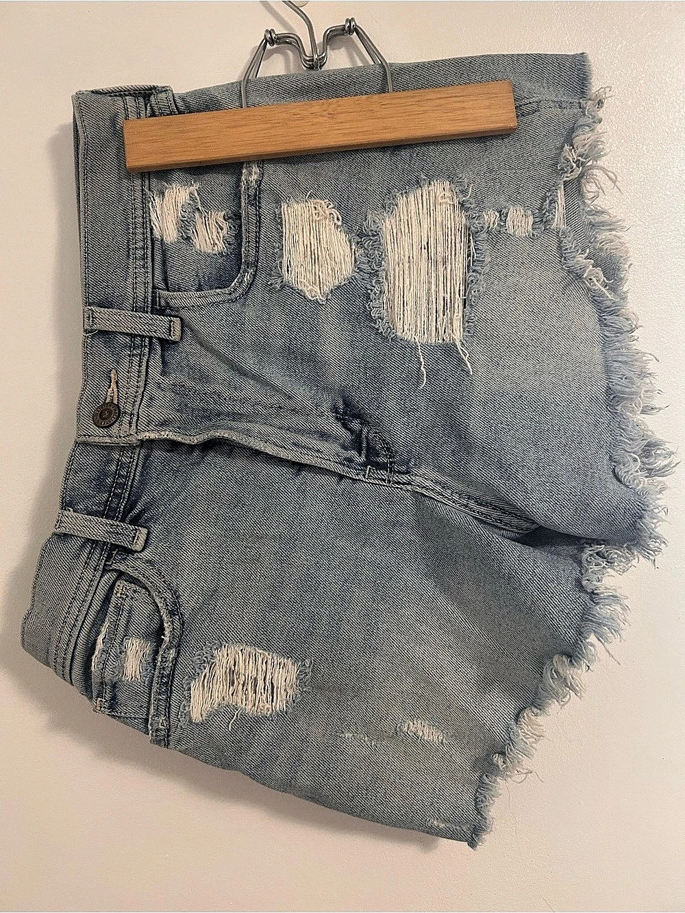 Hollister Ultra High-Rise Mom Shorts Distressed Denim Jean Shorts in Light Blue